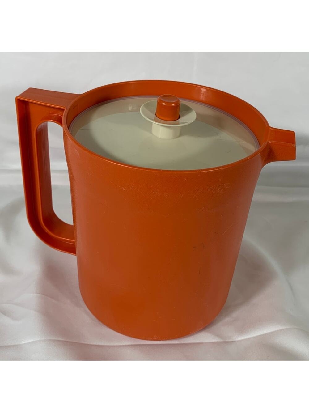 Tupperware Orange Drink Pitcher Vacuum Lid 1575-1 Vintage 1970s GREAT RETRO